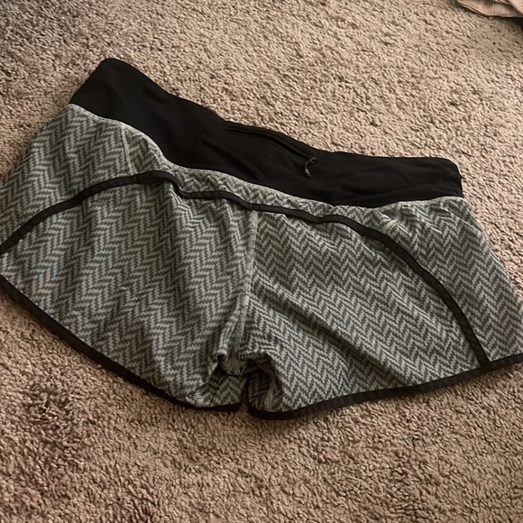 Lululemon Run Times shorts 4” - Picture 3 of 4